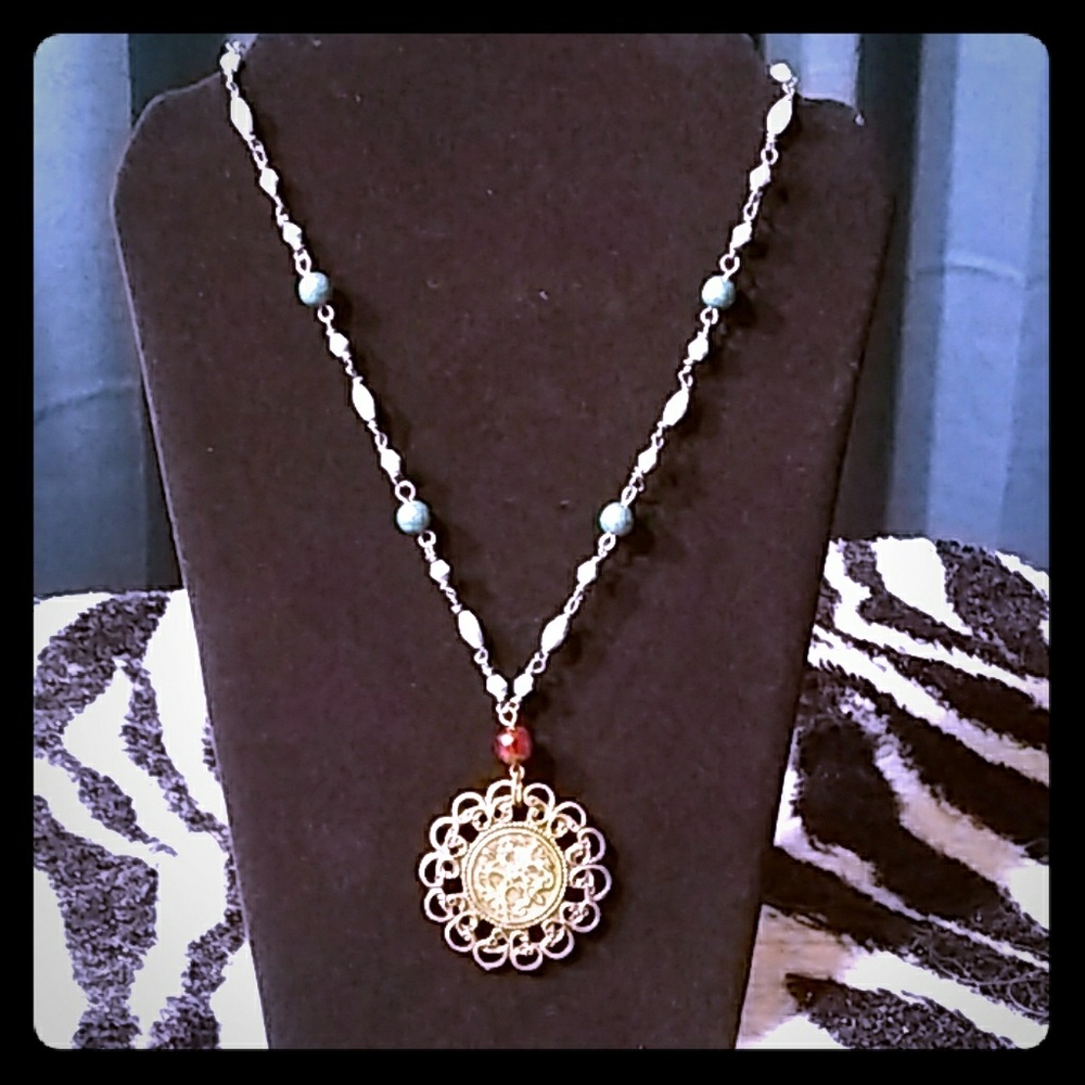 Claire's fashionable necklace